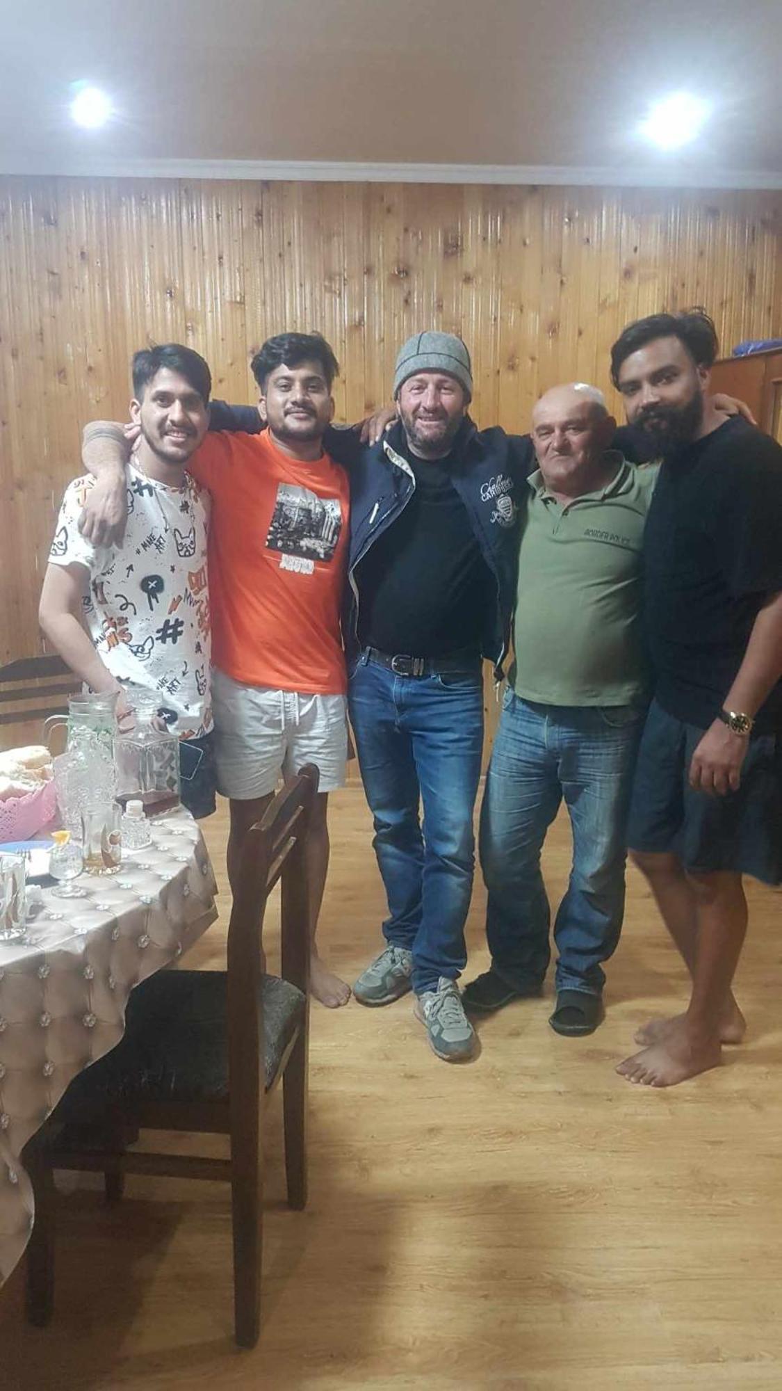 Bori'S Guesthouse Ушгули Экстерьер фото